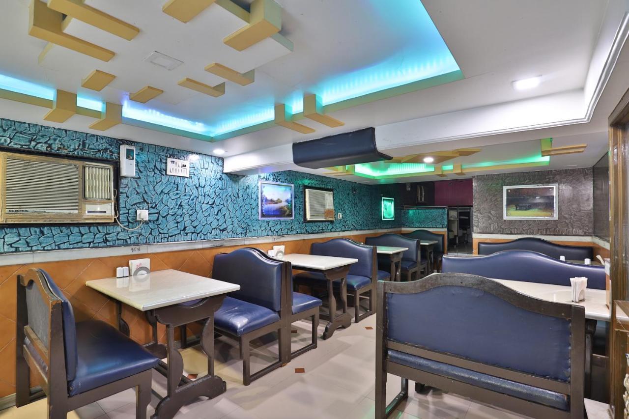 Hotel Midtown Surat Exterior foto